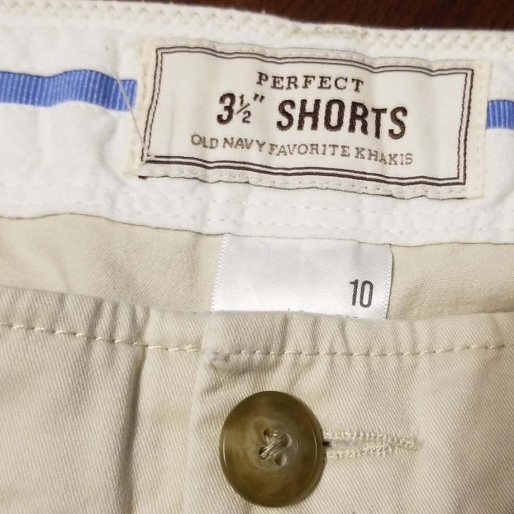 Shorts - Picture 3 of 5